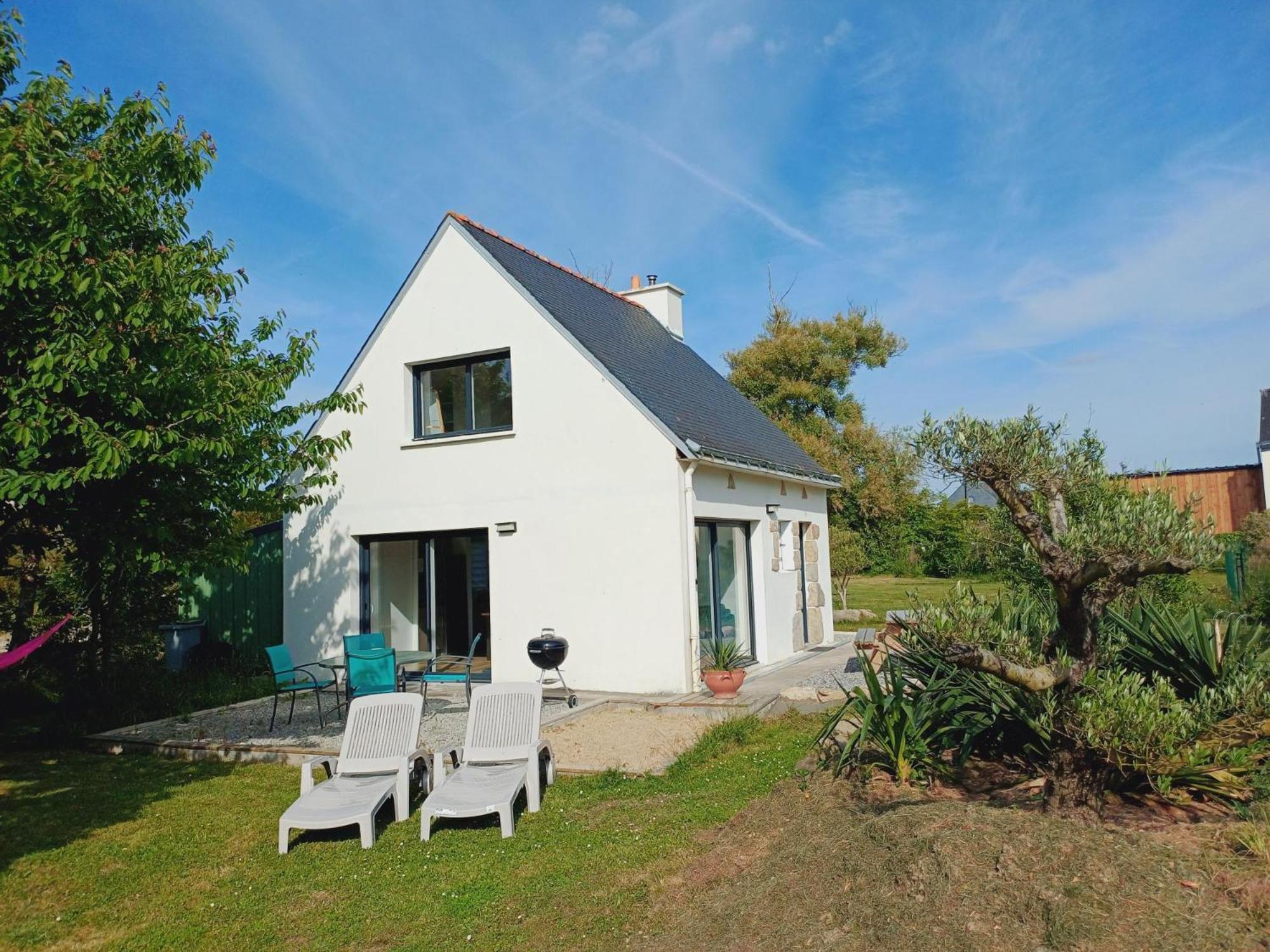 Maison De Vacances: Seaside Retreat with Private Garden Plouhinec  Exterior photo