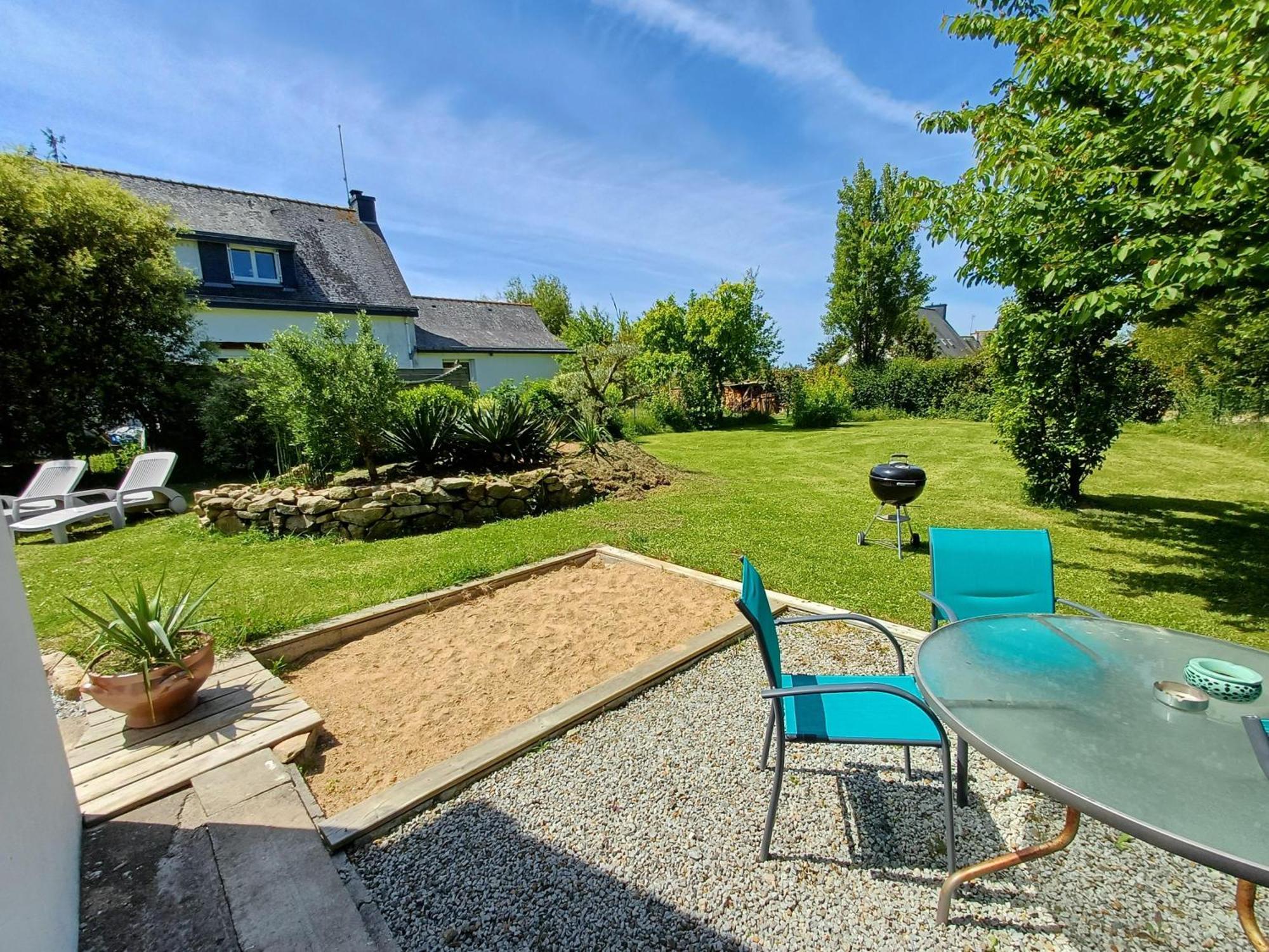 Maison De Vacances: Seaside Retreat with Private Garden Plouhinec  Exterior photo