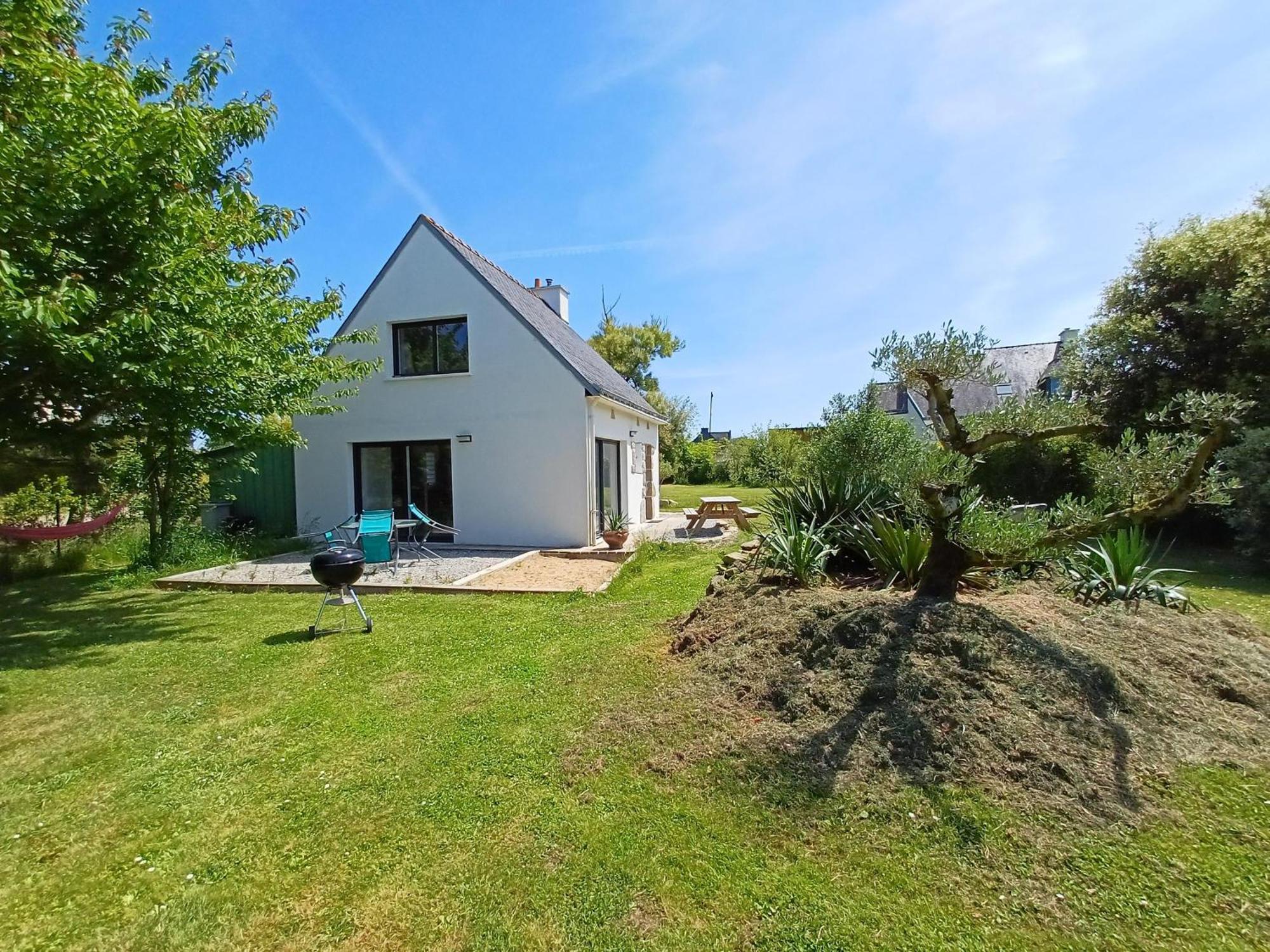 Maison De Vacances: Seaside Retreat with Private Garden Plouhinec  Exterior photo